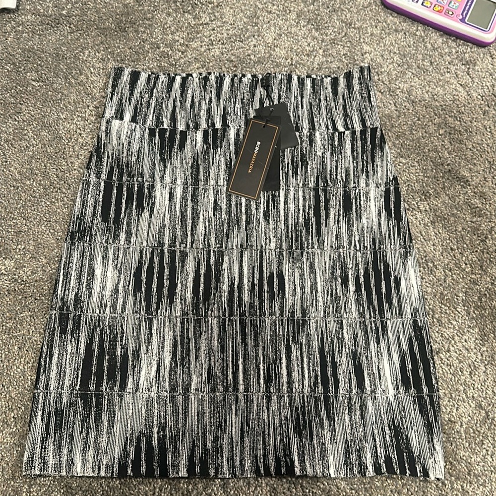 BCBG Maxazria bandage skirt in black and white size small